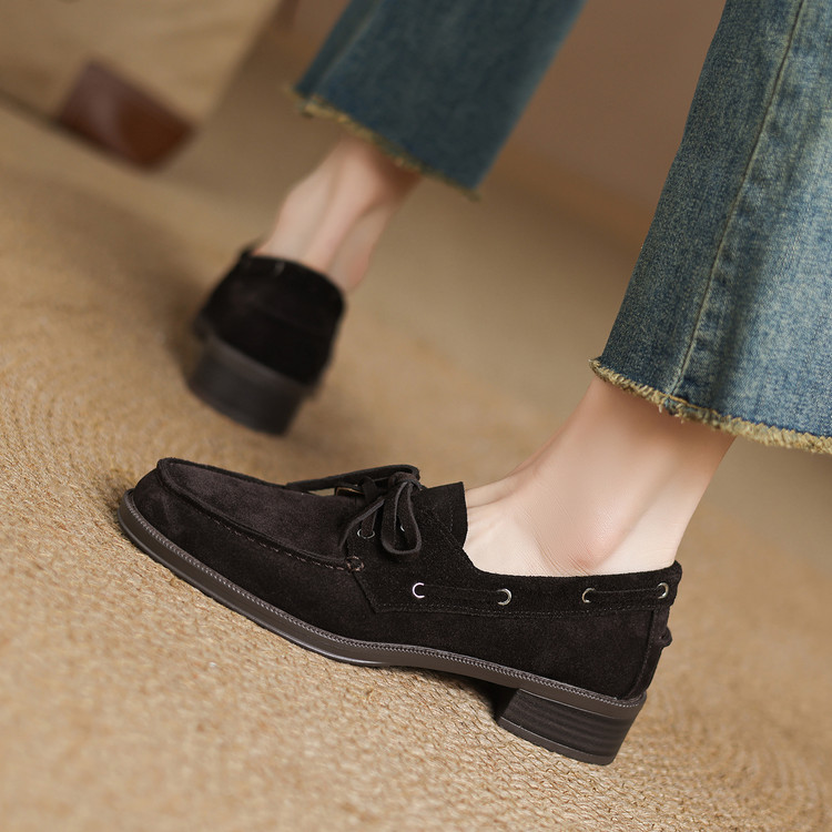 Deep Mouth Flat Shoes in Dark Brown Suede